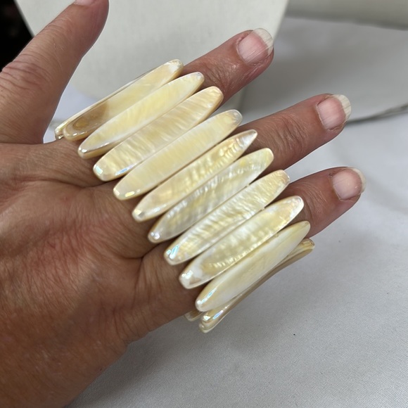 Mother of Pearl stretch bracelet - Picture 10 of 10
